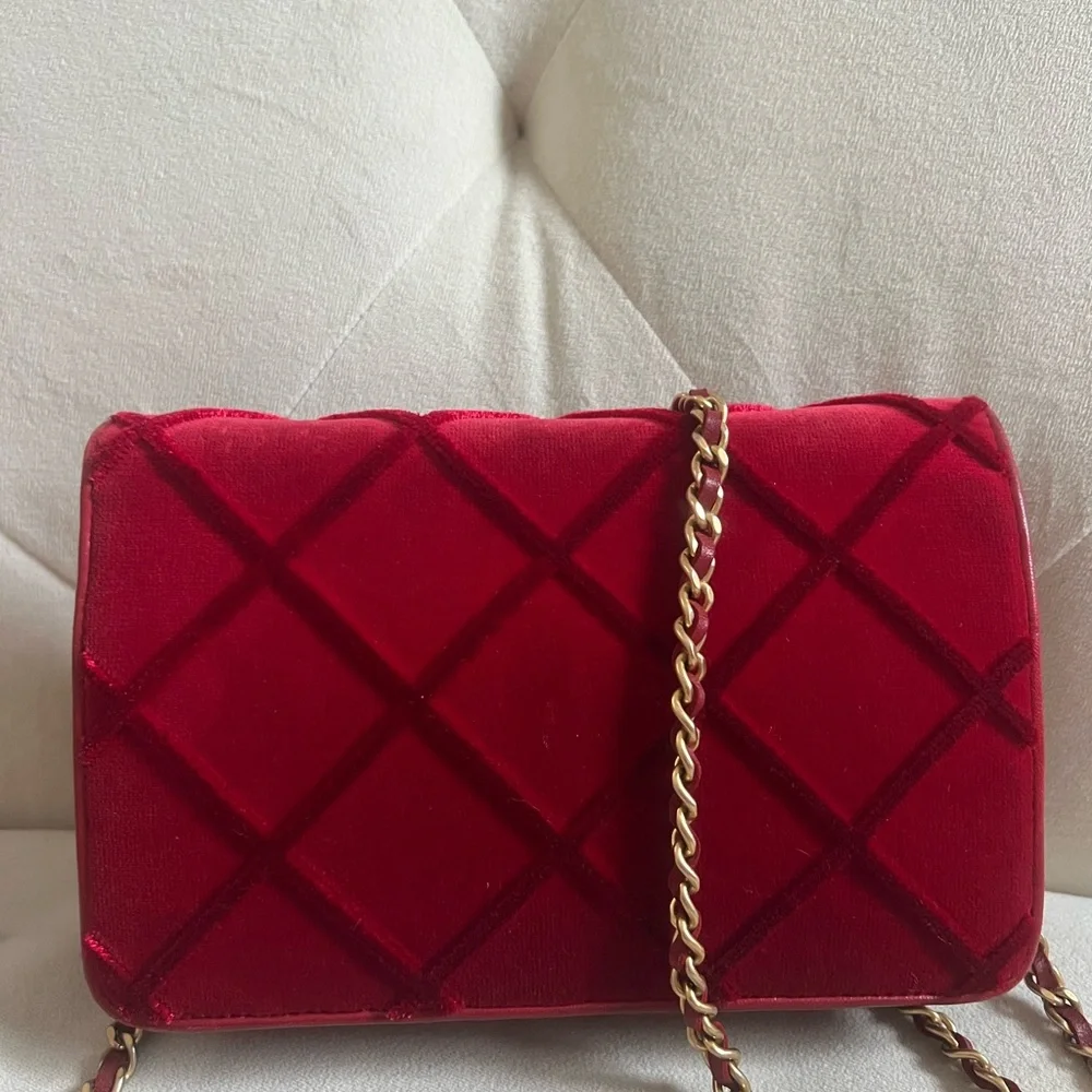 Chanel Velvet WOC crossbody Flap Bag - Picture 3 of 9